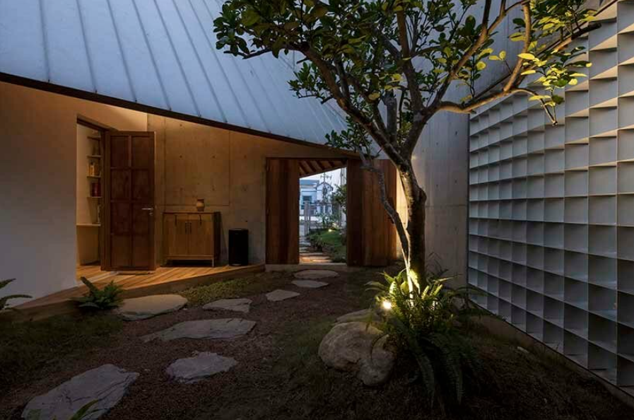 Архитектура Пересекающаяся геометрия дома и кафе GEHL architects во Вьетнаме